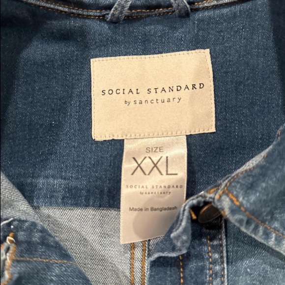NWT Social Standard by Sanctuary Womens XXL New with tags Blue Denim Jean Jacket - Picture 2 of 5